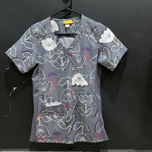 Wonder Wink XS Scrub Shirt